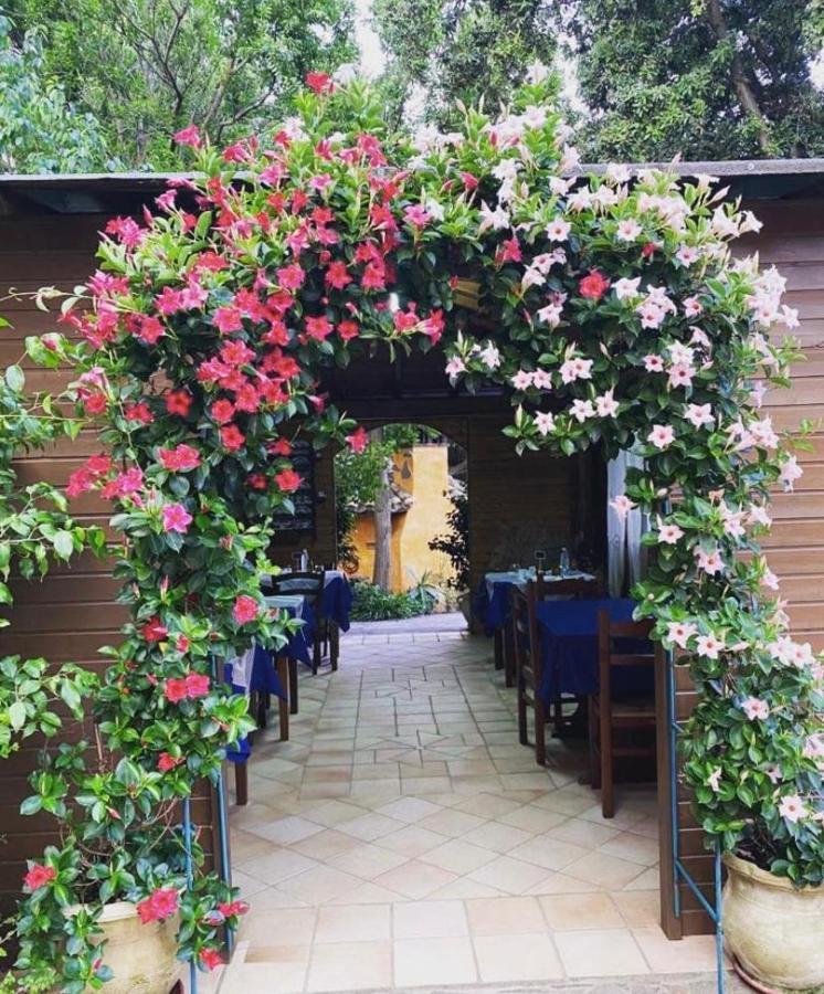 B&B Il Girasole Сант'Анна-Аррези Экстерьер фото